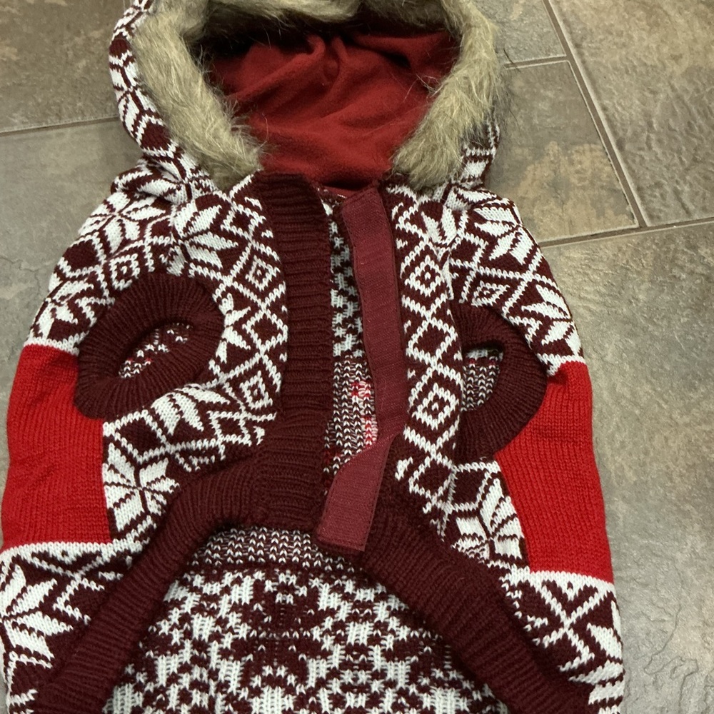 💰Make an offer, bundle and save💰 Red, White burgundy Reindeer Dog Sweater - Picture 3 of 8